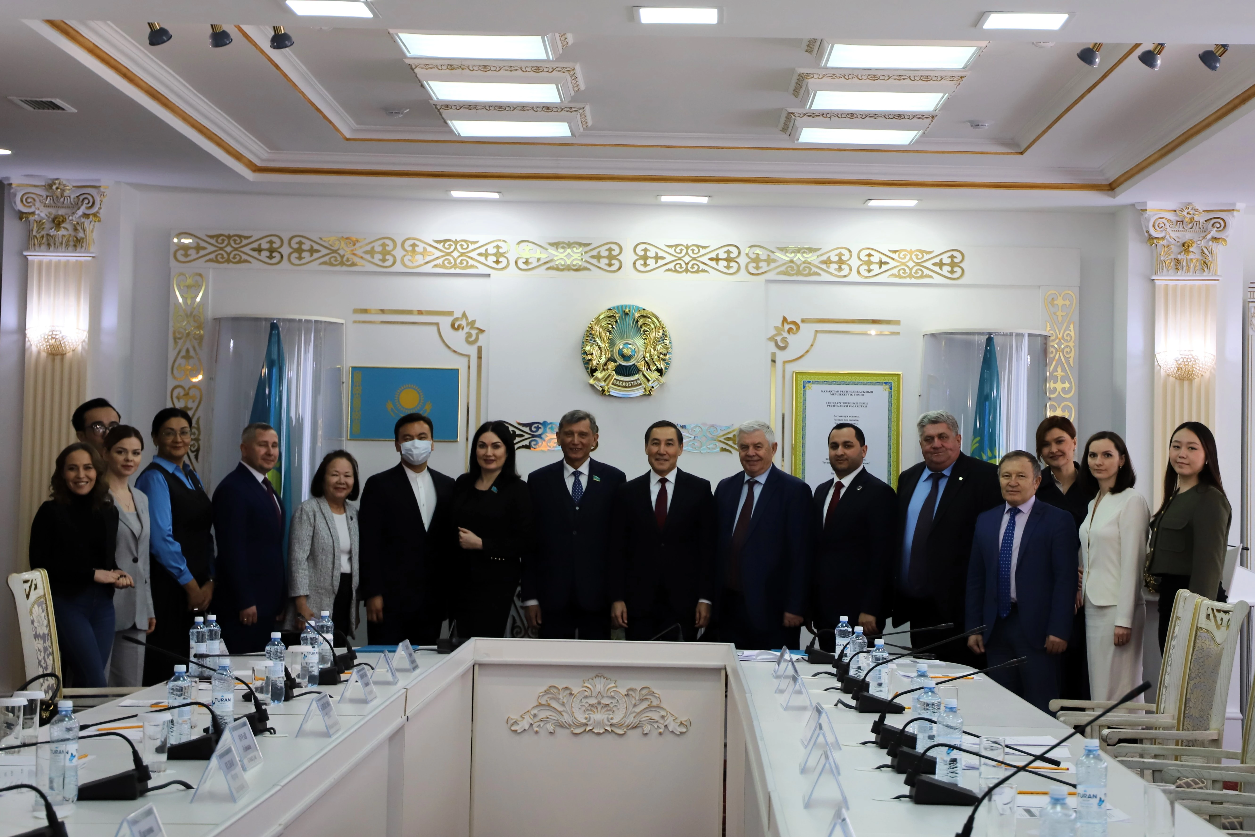 سەناتور قازاق ءتىلىنىڭ مارتەبەسىن ارتتىرۋدىڭ ماڭىزى تۋرالى ايتتى