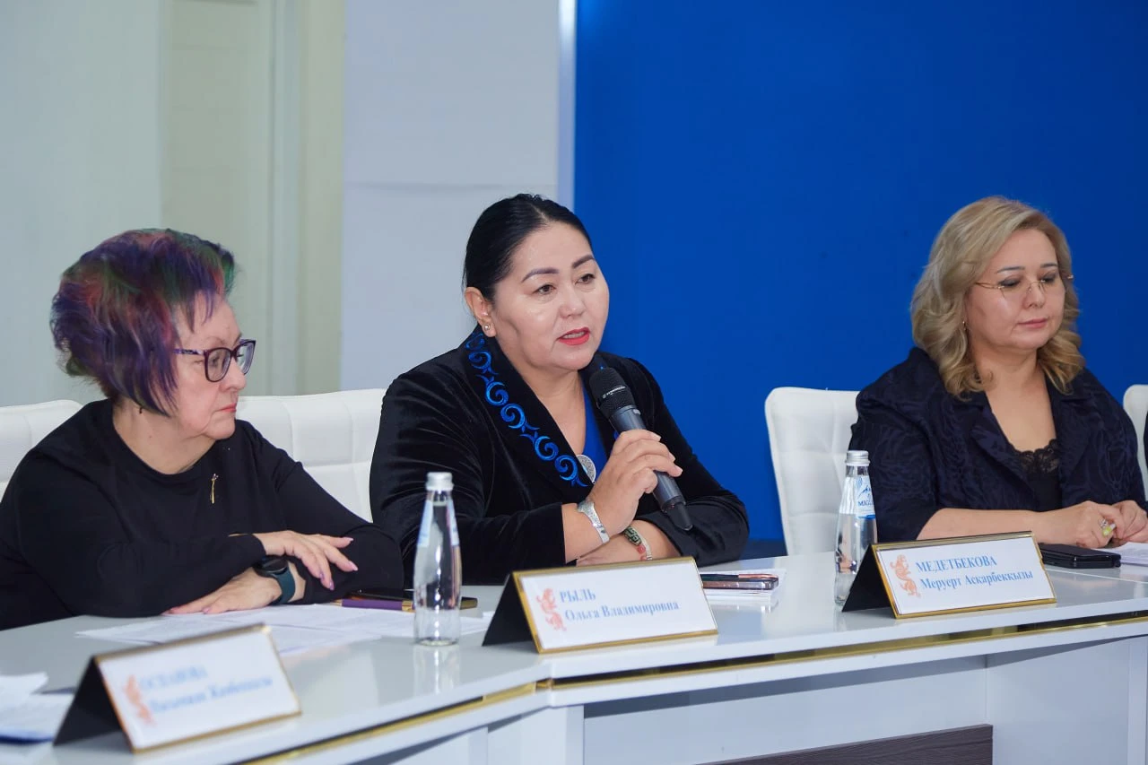 مەكتەپتەردە اتا-انالاردى پەداگوگيكالىق قولداۋ سىنىپتارى اشىلدى