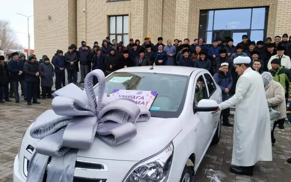 اۋىل جاستارى يمامعا كولىك مىنگىزىپ, قاجىلىققا جولداما الىپ بەردى