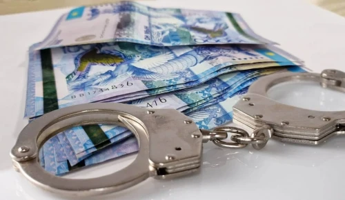 جالاقىدان جىمقىرعان. 15 ملن تەڭگەنى قولدى ەتكەن اكىمدىك قىزمەتكەرلەرى انىقتالدى