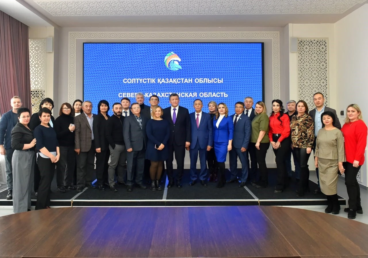 باق وكىلدەرىمەن كەزدەستى