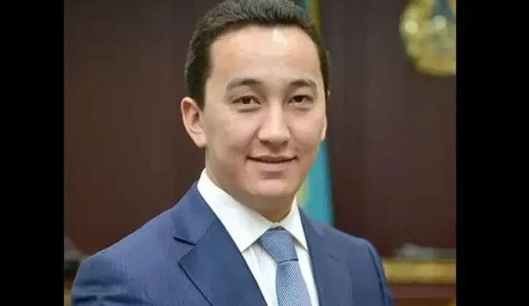 سوتتان پارلامەنتكە دەيىن: 33 جاستاعى جاڭا ءماجىلىس دەپۋتاتى كىم؟