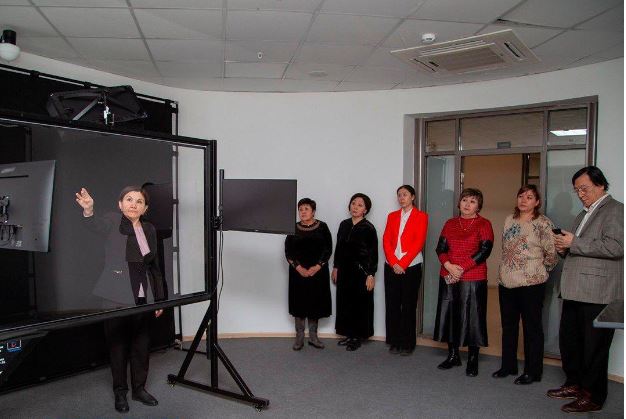 ينكليۋزيۆتى ءبىلىم بەرەتىن ۆيرتۋالدى زەرتحانا ازىرلەندى