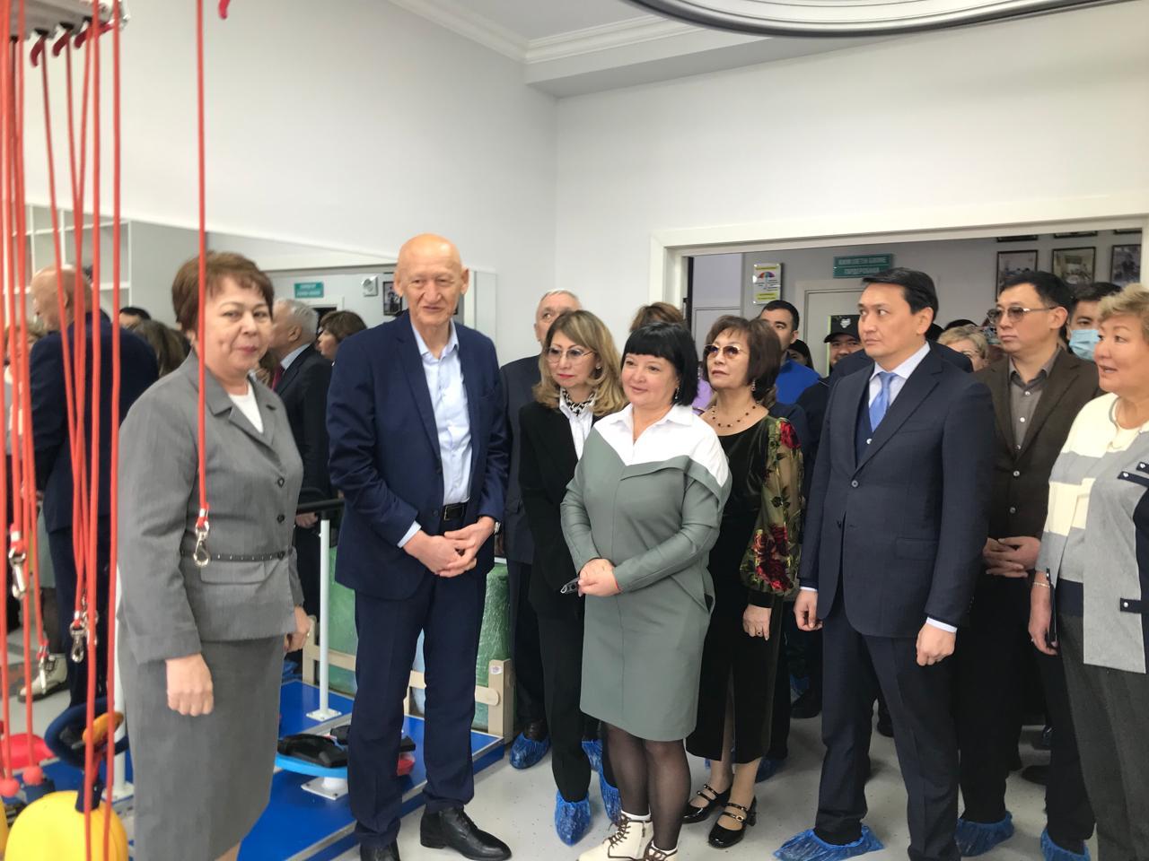 ەرەكشە بالالاردى قاتارعا قوسادى