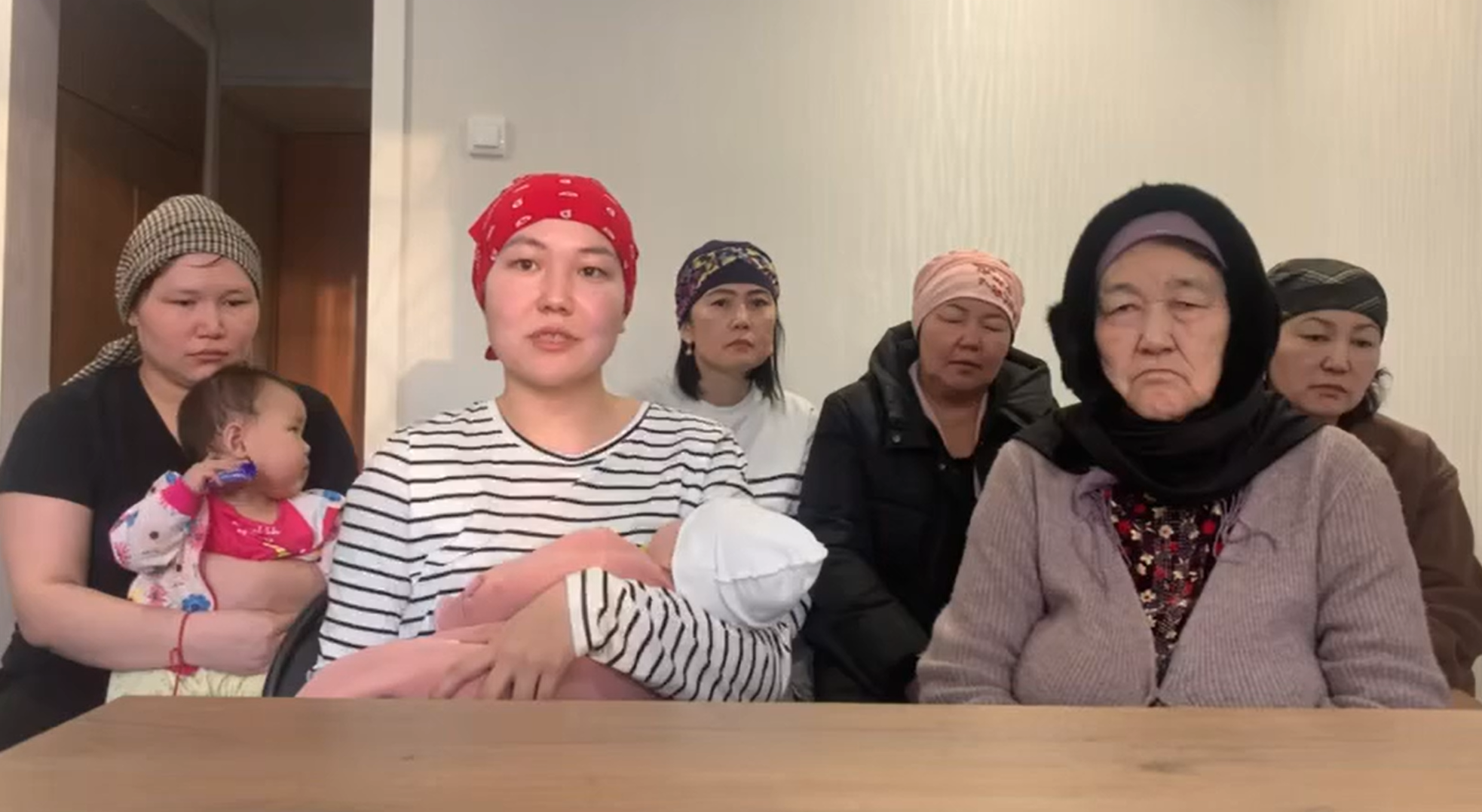 بەلگىلى جۋرناليست وتباسىنداعى قايعىلى جاعدايدى ايتىپ, پرەزيدەنتتەن كومەك سۇرادى