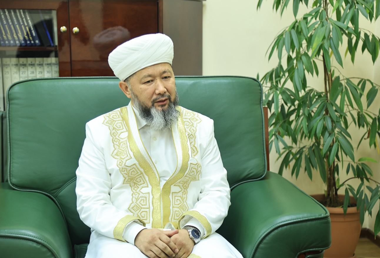 ناۋرىزباي قاجى تاعان ۇلى: ءداستۇرلى ءدىننىڭ ۋىزىنا جارىعان ۇرپاق جات اعىمعا توتەپ بەرە الادى