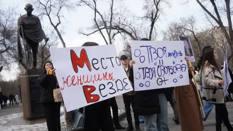 الماتىدا ايەلدەر ميتينگكە شىقتى