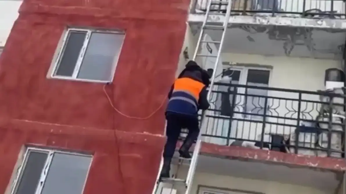 جەتىسۋ وبلىسىندا ورتەنىپ جاتقان ۇيدەن ەكى بالا قۇتقارىلدى