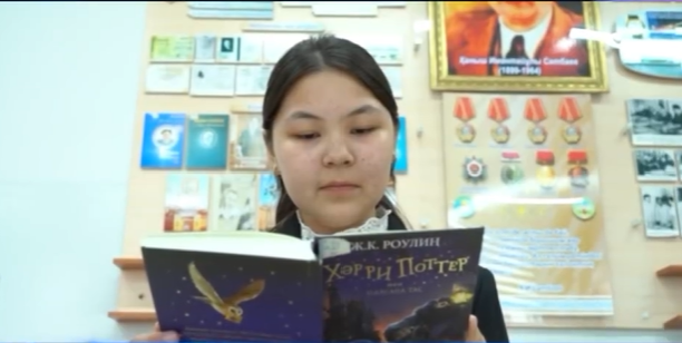 13 جاستاعى وقۋشى قىز 800-گە جۋىق كىتاپ وقىعان