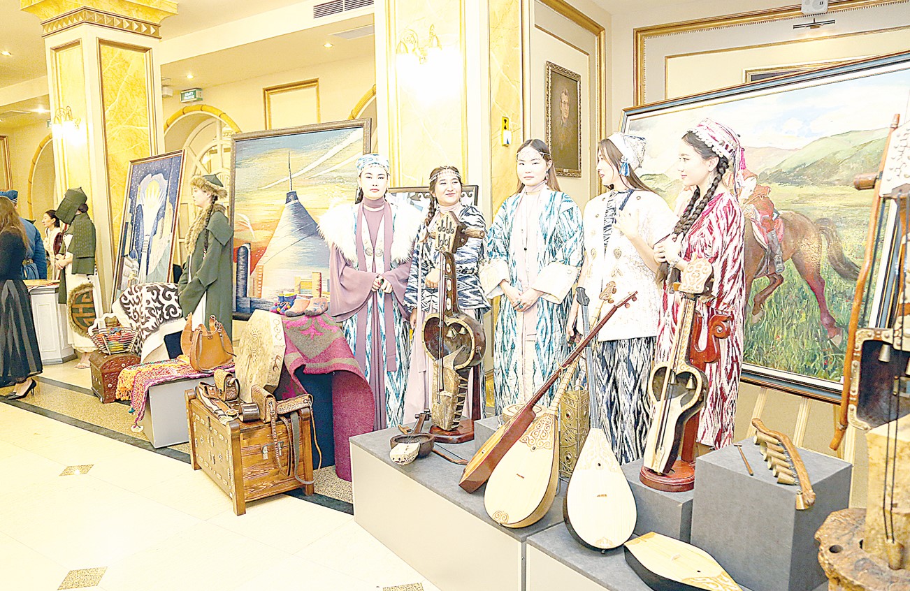 قازاق قىزدارىنىڭ شامشىراعى