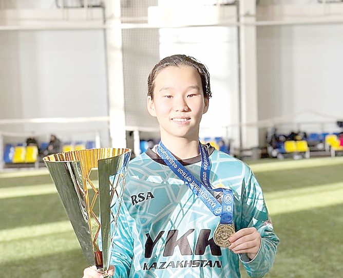 ۇلدار كومانداسىنداعى قاقپاشى قىز