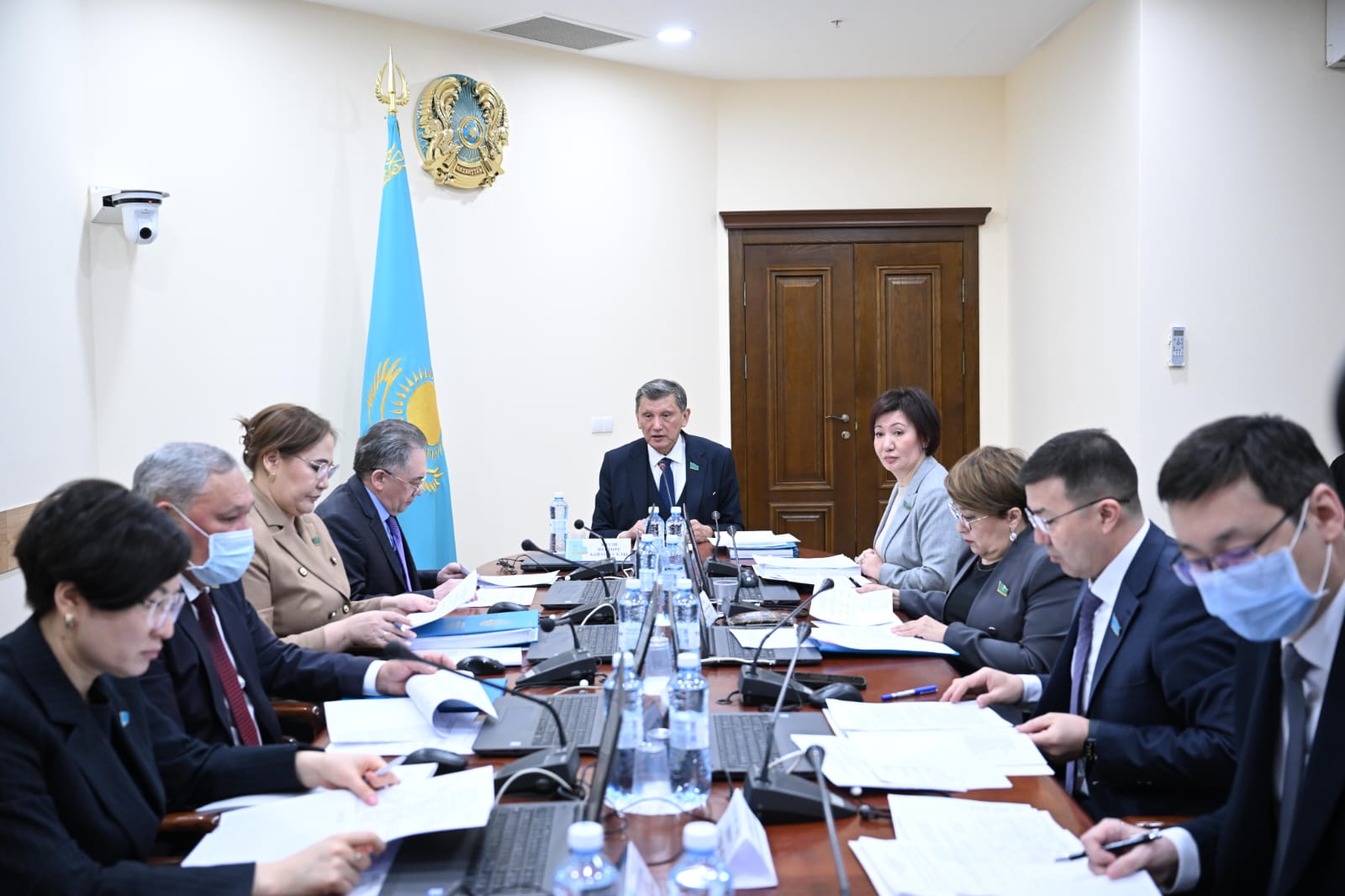 سەناتتا حالىقتى مەديتسينالىق كومەكپەن قامتاماسىز ەتۋ ماسەلەسى تالقىلاندى