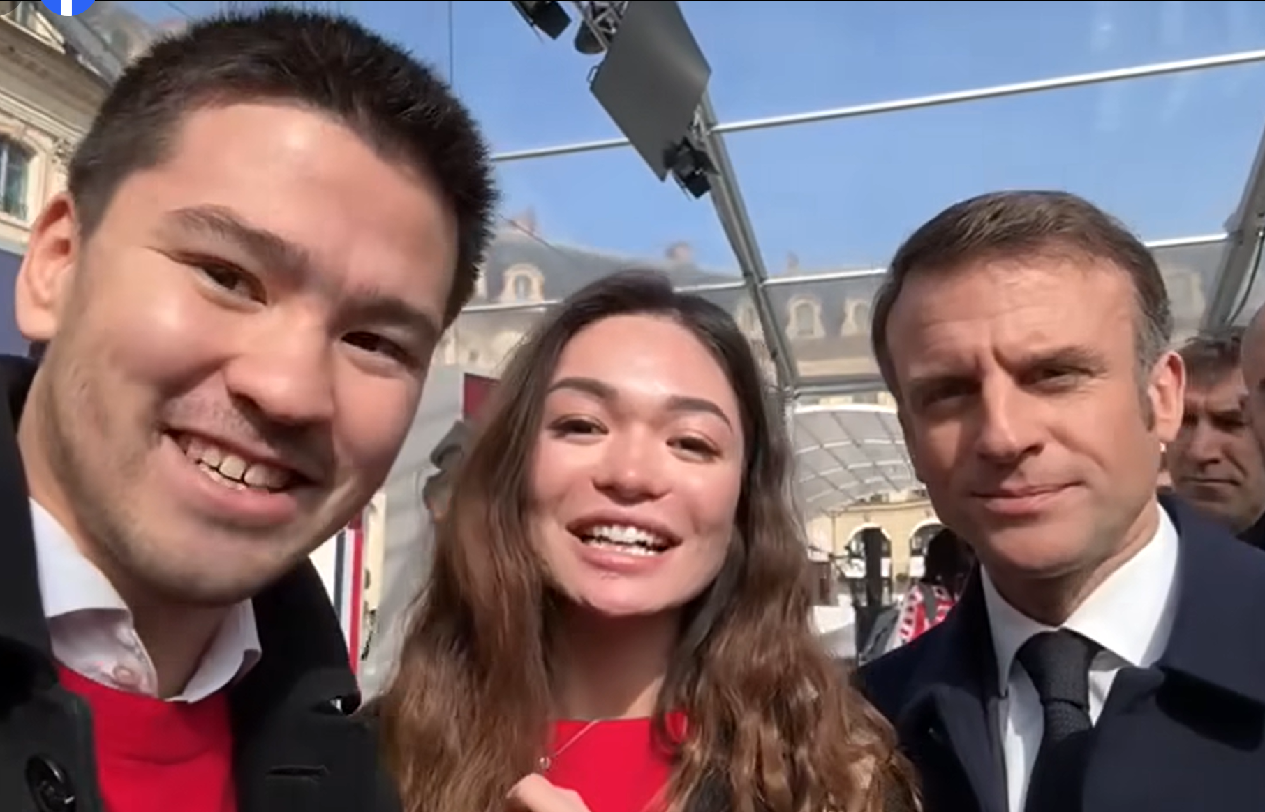 فرانتسيا پرەزيدەنتى ەيفەل مۇناراسىندا قازاق جاستارىن شاڭىراق كوتەرۋىمەن قۇتتىقتادى