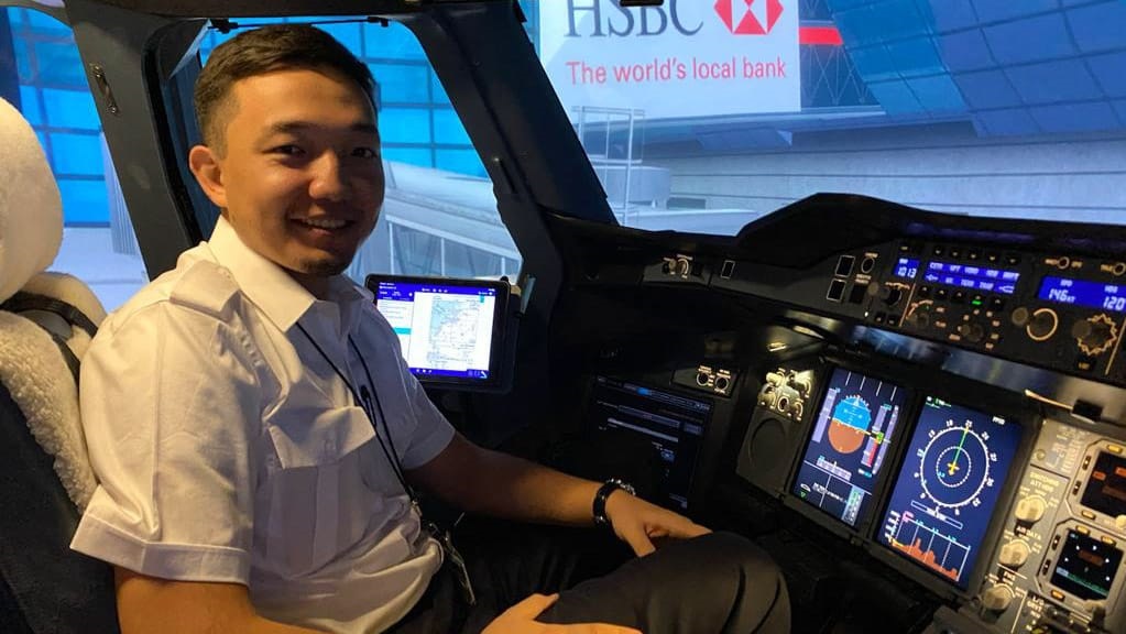 الىپ ۇشاقتى تىزگىندەگەن