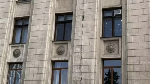 الماتىدا جەر سىلكىنىسىنەن زاقىمدانعان عيماراتتاردى كىم جوندەيدى؟