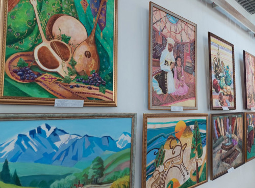 پاۆلوداردا جاس سۋرەتشىلەردىڭ كورمەسى ءوتتى