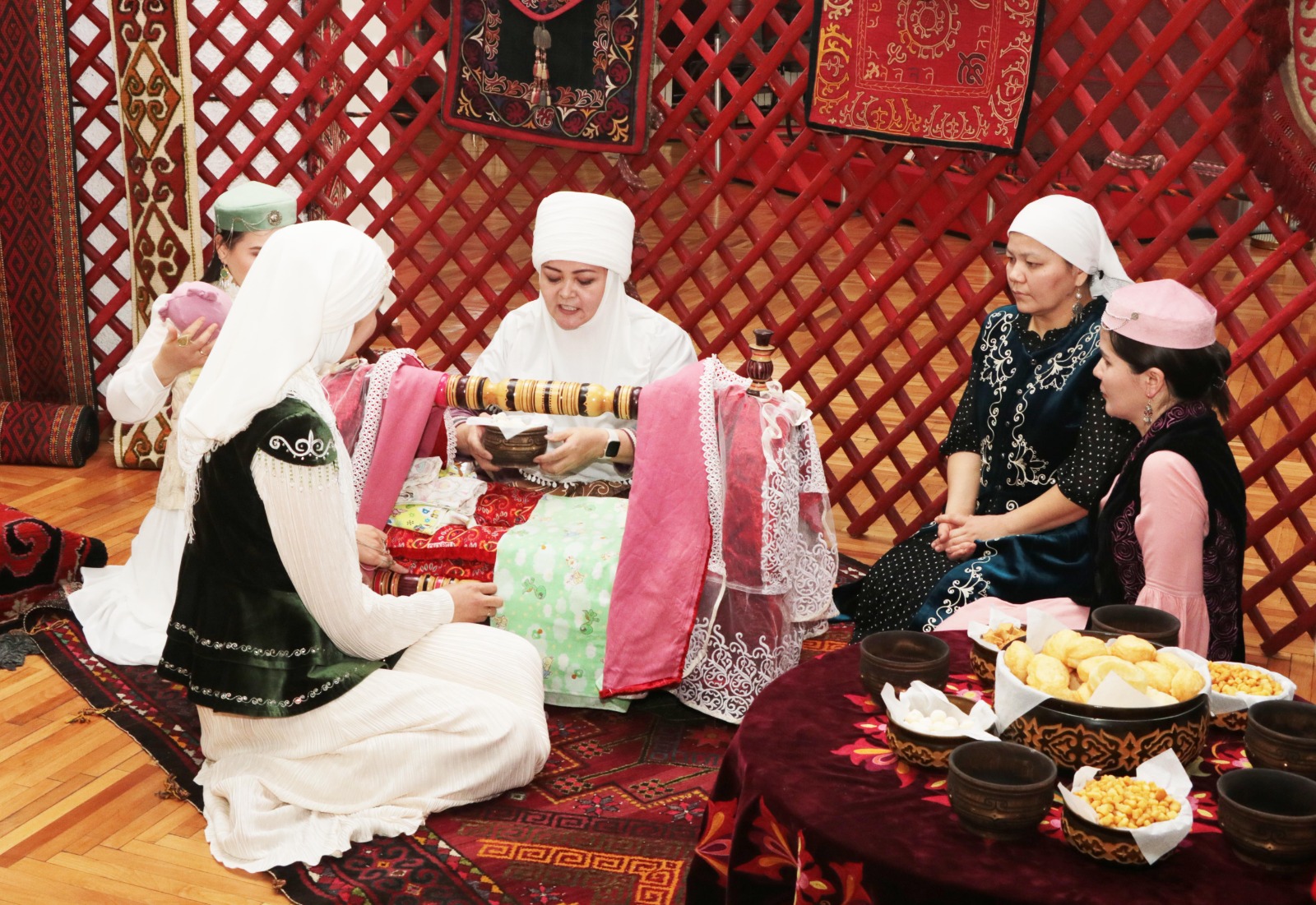 دالا ءداستۇرى دارىپتەلگەن كۇن