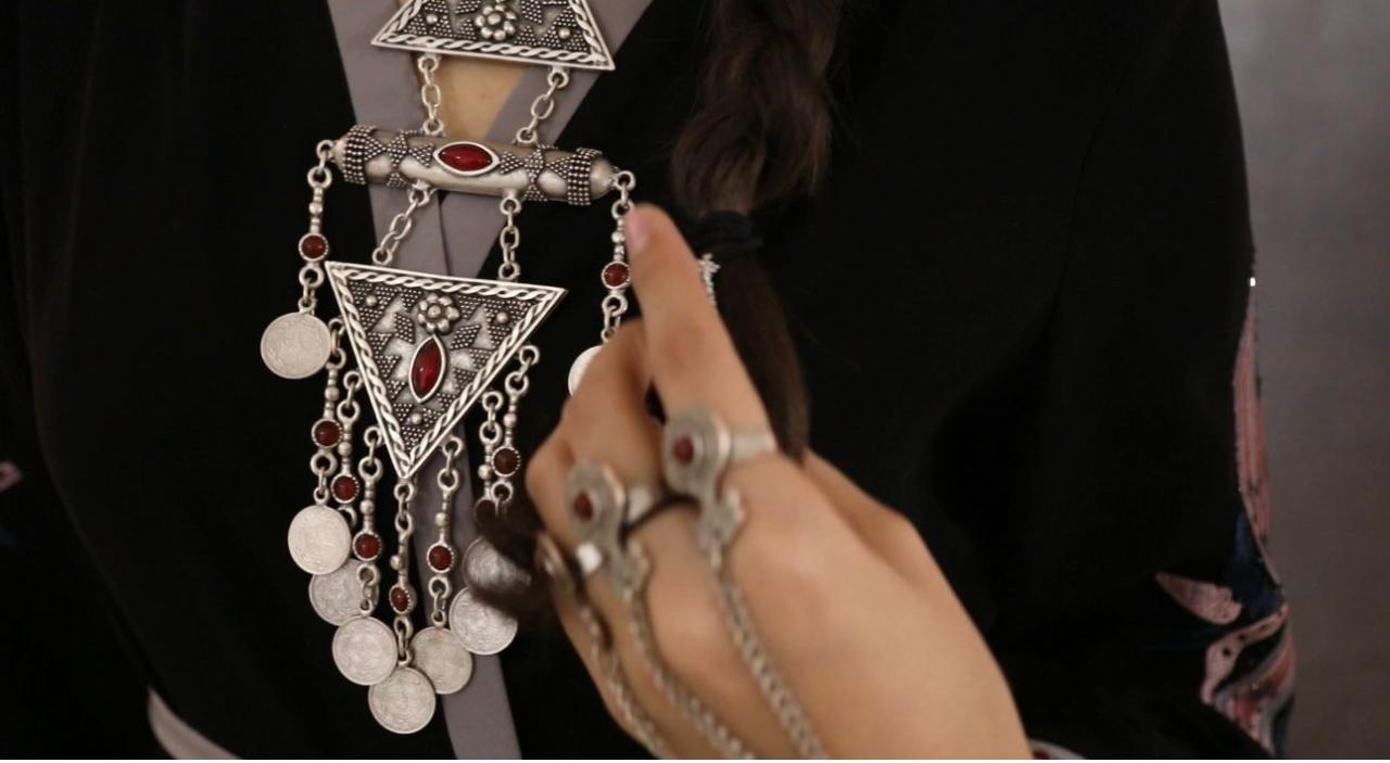 ەلوردا جاستارى ۇلتتىق كيىم كۇنىنە وراي چەللەندج باستادى