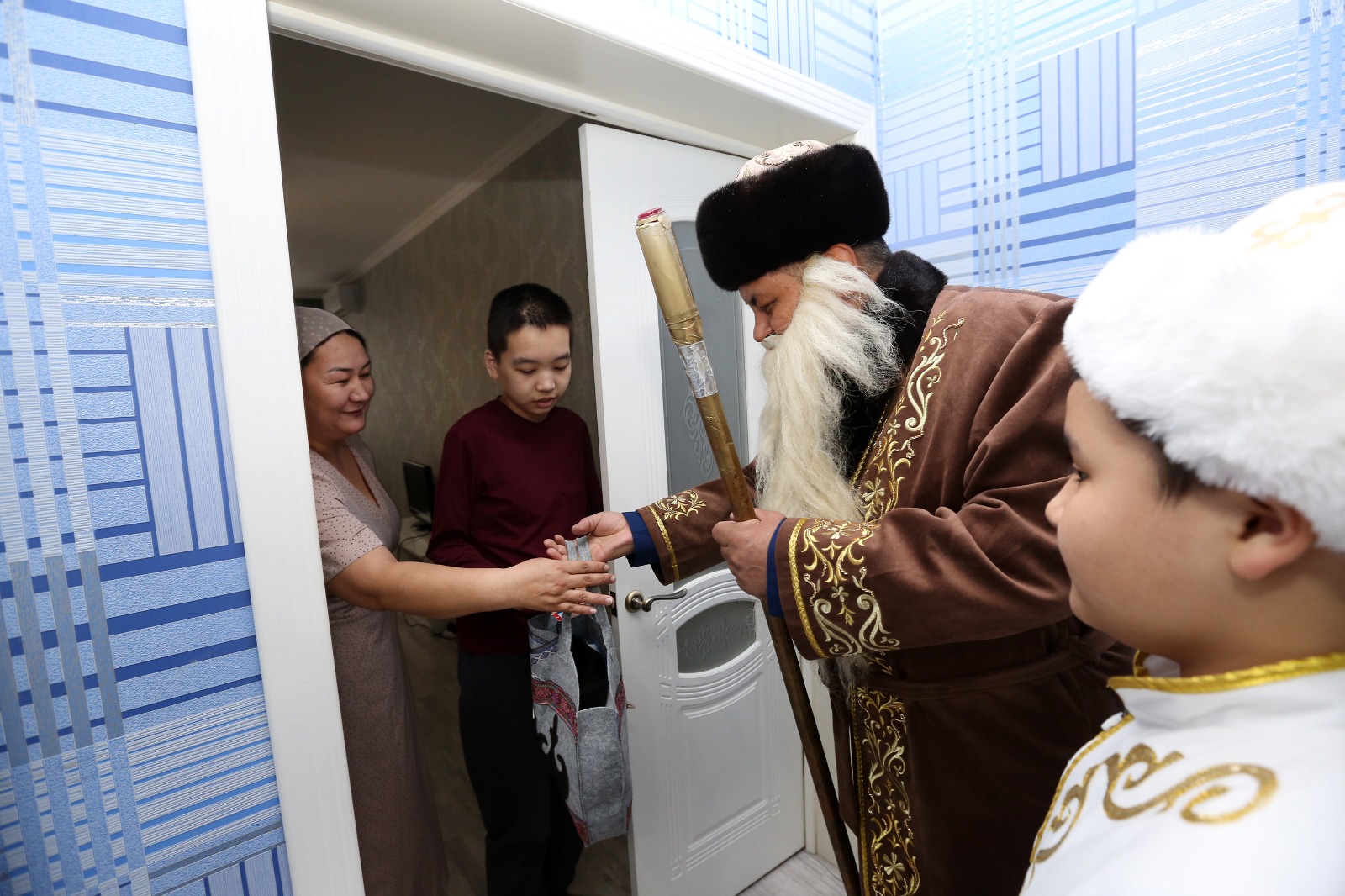 « ۇلى دالا ءدامى»: قىدىر اتا مەن باق-بالا سىيلىق ۇلەستىردى