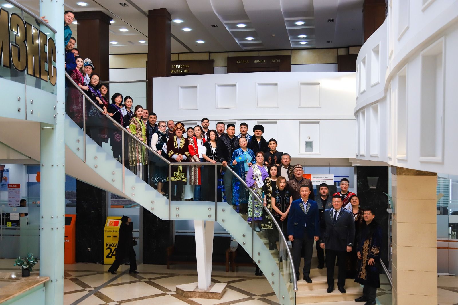 ۇلتتىق كيىم كيەتىن قازاقتار سانى كۇننەن-كۇنگە ارتىپ كەلەدى