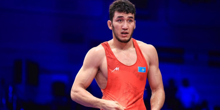 ريزابەك ايتمۇحان وليمپيادا ويىندارىنا دايىندالىپ جاتىر