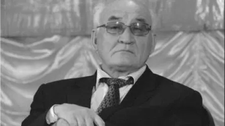 مەملەكەت باسشىسى جازۋشى مەدەۋ سارسەكەنىڭ وتباسىنا كوڭىل ايتتى