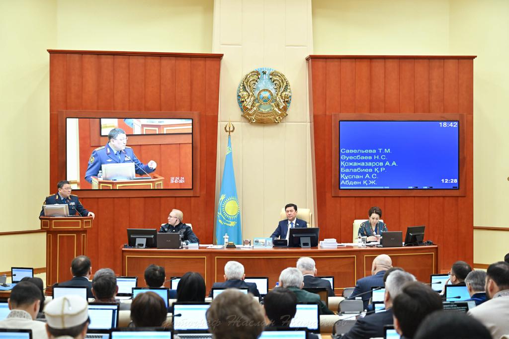 قۇرىلتايدا كوتەرىلگەن ماسەلەلەر پارلامەنتتىك تىڭداۋدا تالقىلانادى