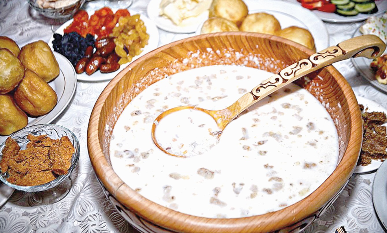 ناۋرىزكوجە – دارۋمەندەرگە تولى تاعام