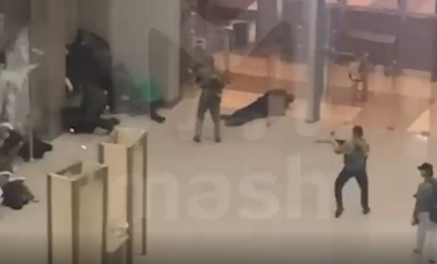 ماسكەۋدىڭ ىرگەسىندەگى كراسنوگورسك قالاسىندا بەلگىسىز بىرەۋلەر ادامدارعا وق جاۋدىردى