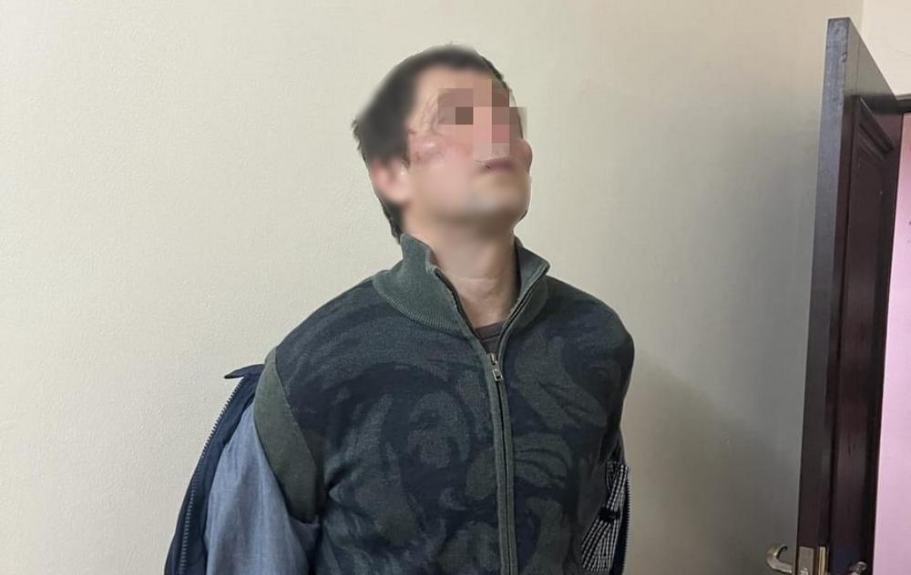 اقتاۋلىق پوليتسەيلەر تۇرعىندى سوققىعا جىعىپ, ۇرلىقتى مويىنداۋعا ماجبۇرلەگەن