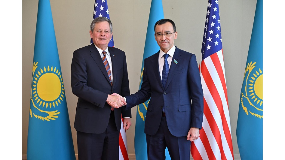 ماۋلەن اشىمباەۆ اقش كونگرەسى سەناتورىمەن كەزدەستى