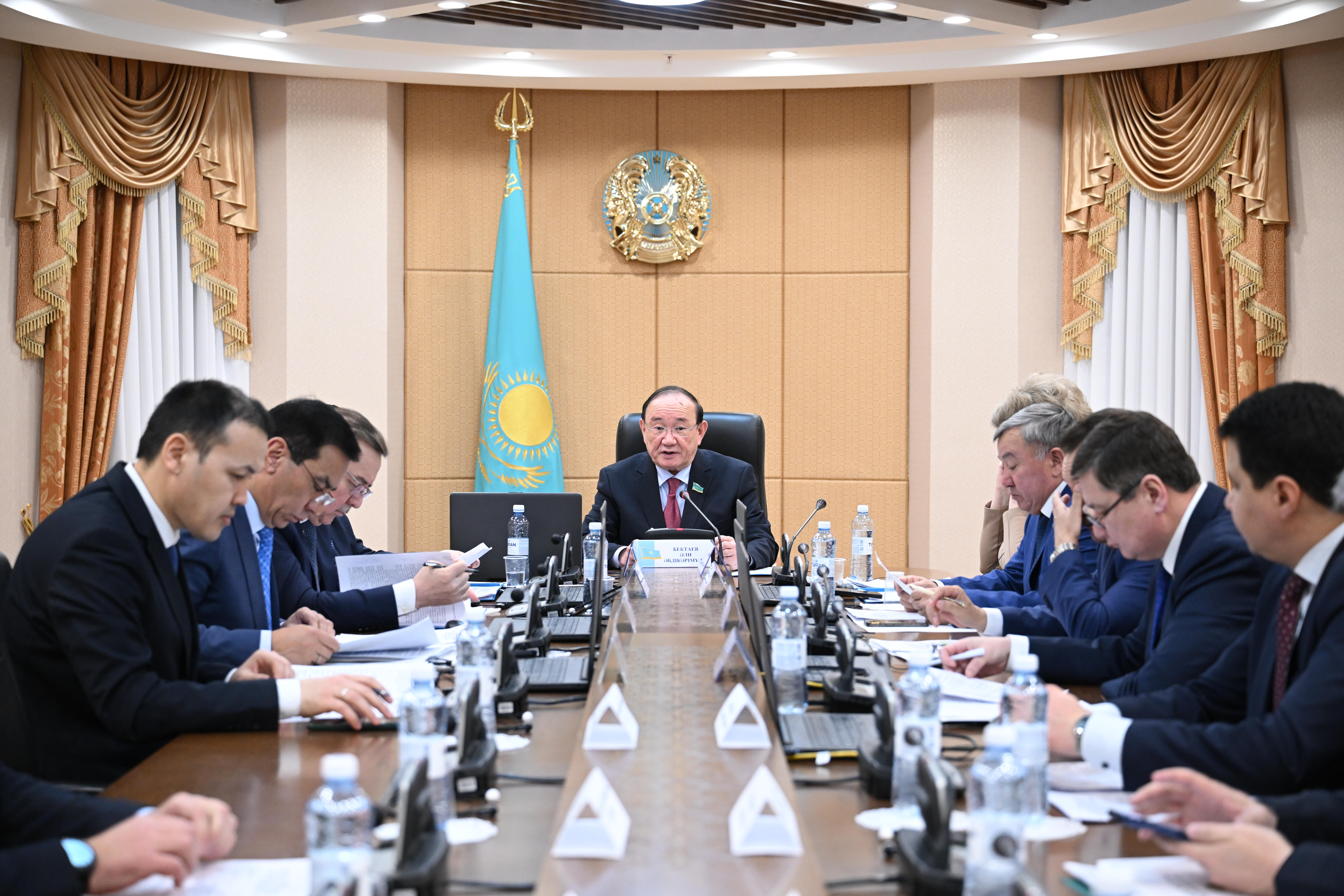 سەناتورلار «جاسىل» ينۆەستيتسيانى ىنتالاندىرۋ ماسەلەسىن تالقىلادى