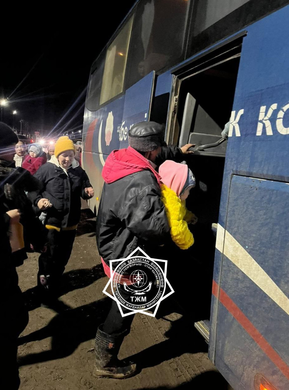 قارعىن سۋ: اقتوبە وبلىسىندا 74 ادام ەۆاكۋاتسيالاندى