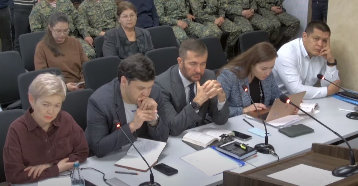 بيشىمباەۆتىڭ سوتى باستالدى. تىكەلەي كورسەتىلىم