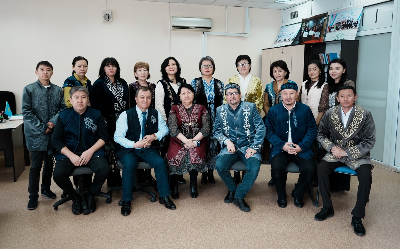 ۇلتتىق كيىم كيگەن ۇجىم