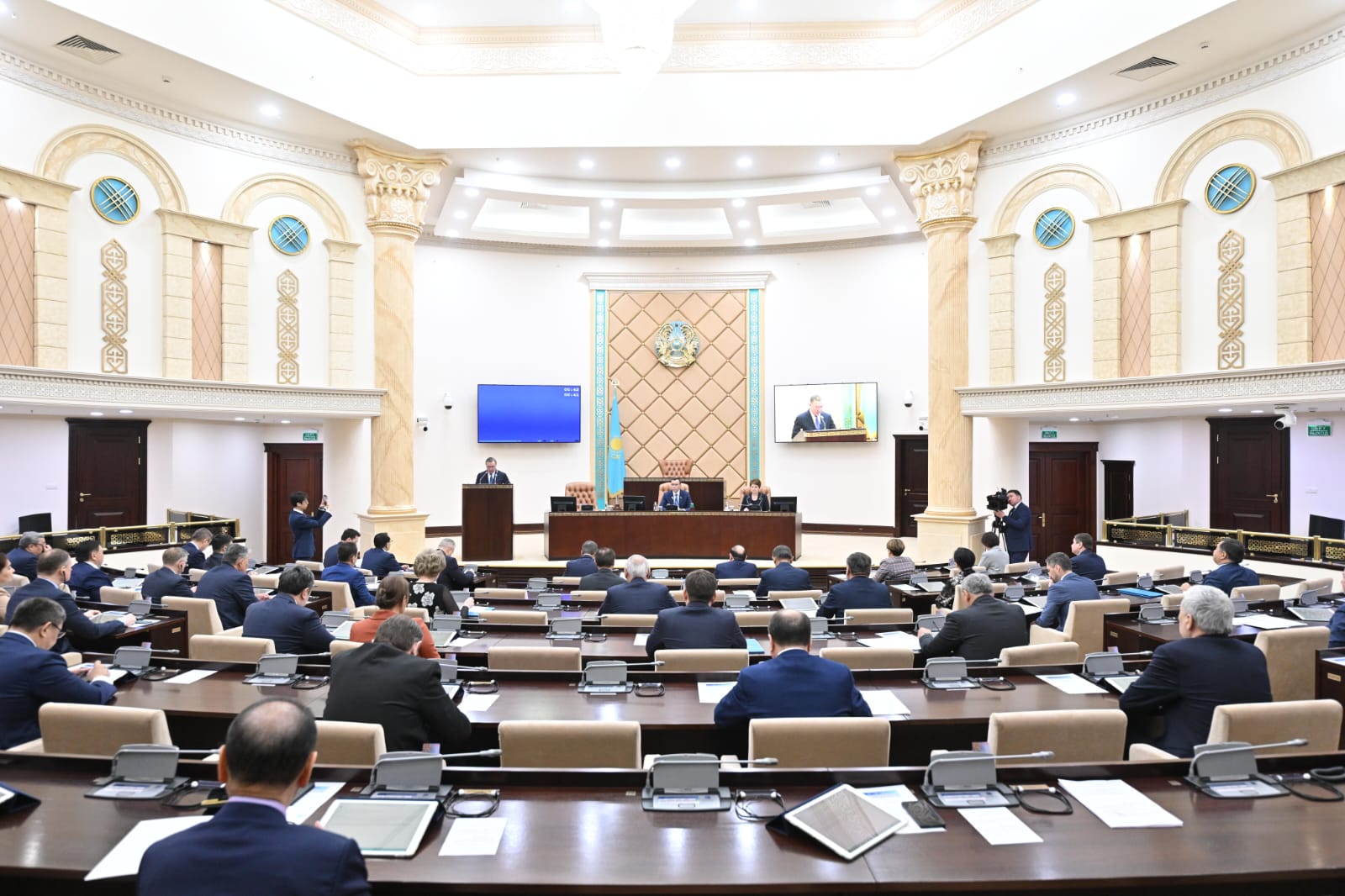 ەاەو شەڭبەرىندە تۇتىنۋشىلاردىڭ قۇقىعىن قورعاۋ تۋرالى زاڭ ماقۇلداندى