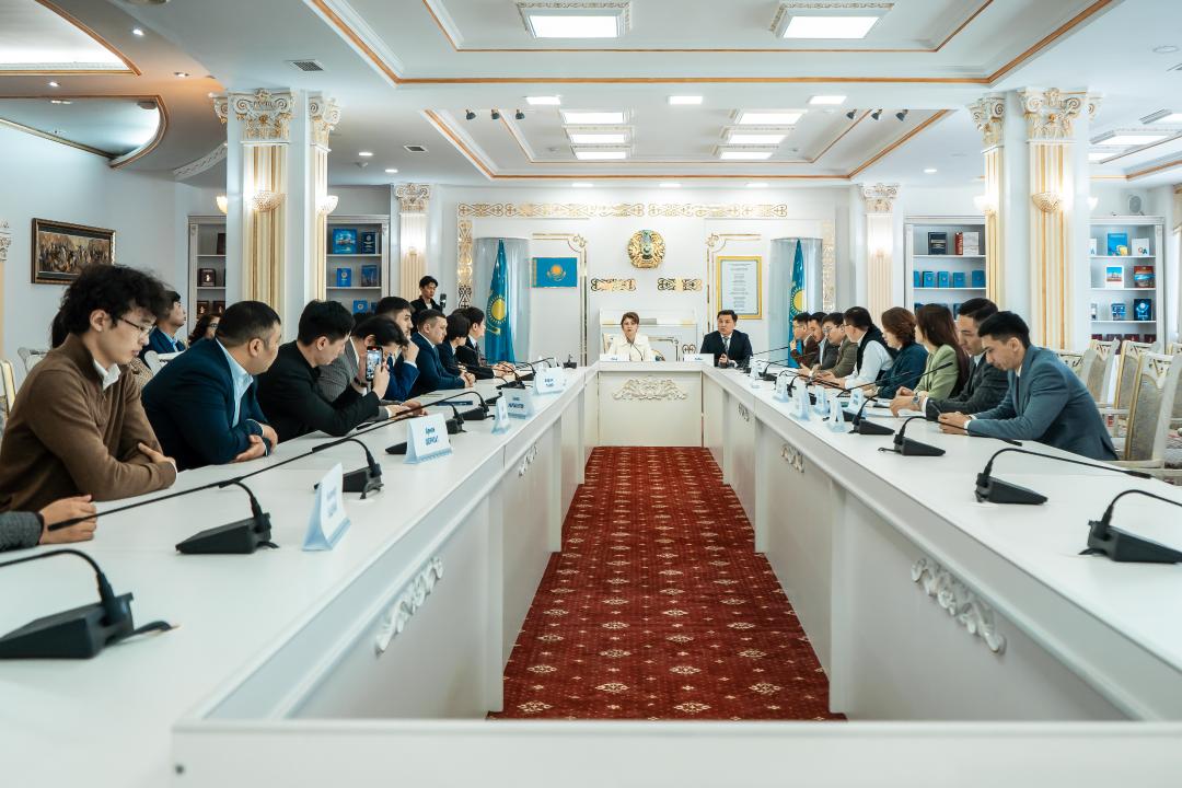 جاستار ادەبي كلۋبى: العاشقى وتىرىستا نە ايتىلدى؟