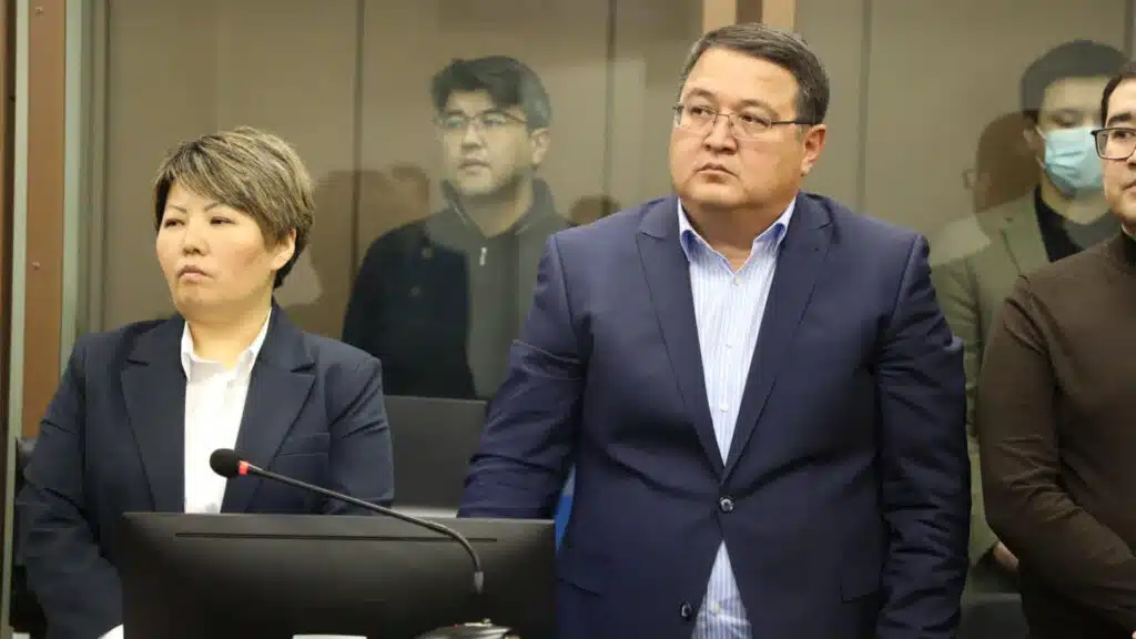 تىكەلەي كورسەتىلىم: قۋاندىق بيشىمباەۆقا قاتىستى كەزەكتى سوت وتىرىسى ءوتىپ جاتىر