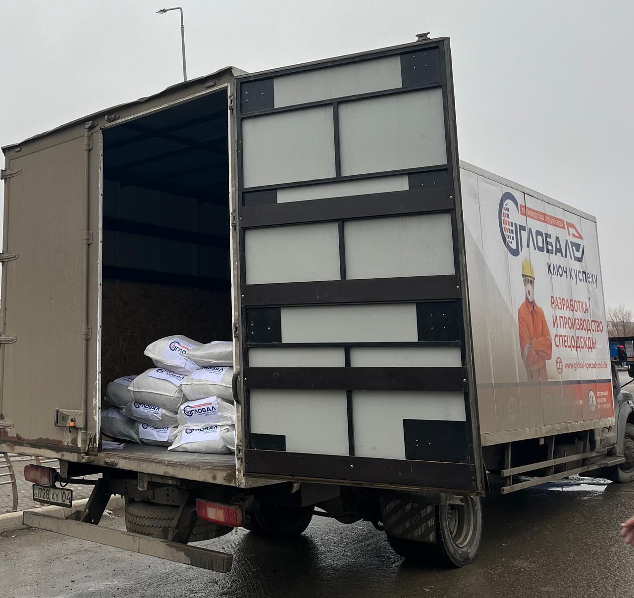 قارعىن سۋمەن كۇرەسۋشىلەرگە ارنايى كيىم تەگىن تىگىلدى