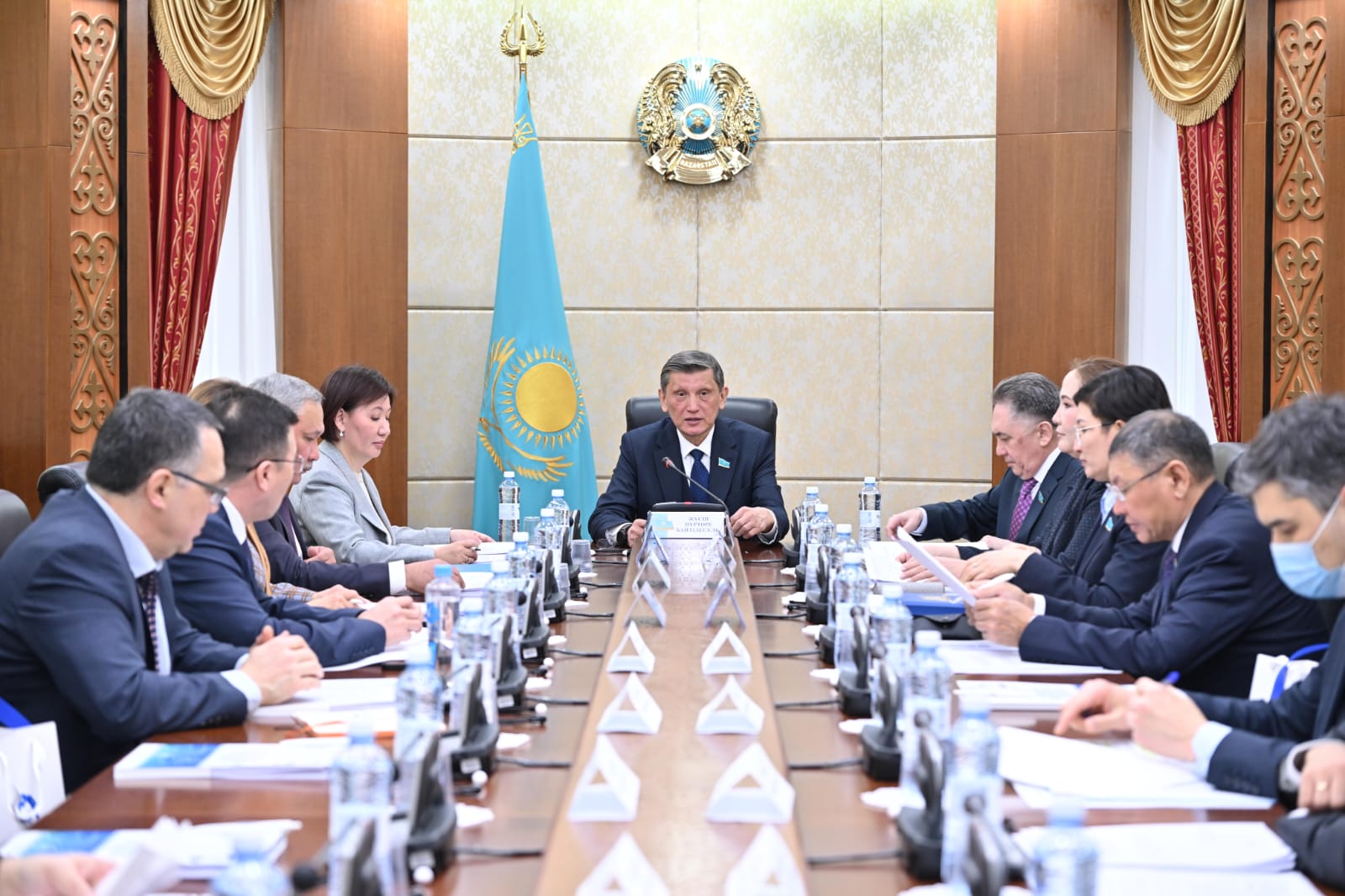 سەناتتا وتاندىق عىلىمدى دامىتۋ ماسەلەلەرى تالقىلاندى