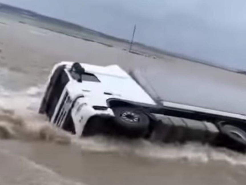 اقسۋ-ايۋلى تاسجولىندا جۇك كولىكتەرى جولدان شىعىپ كەتىپ, اۋدارىلىپ قالدى