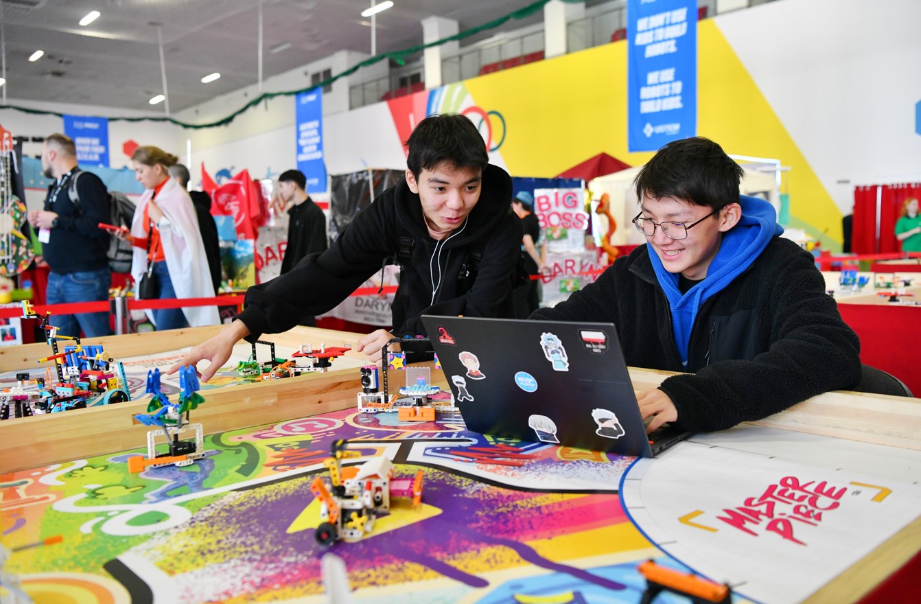 Digital nomad: جاسامپازدىق ءھام جاساندى ينتەللەكت