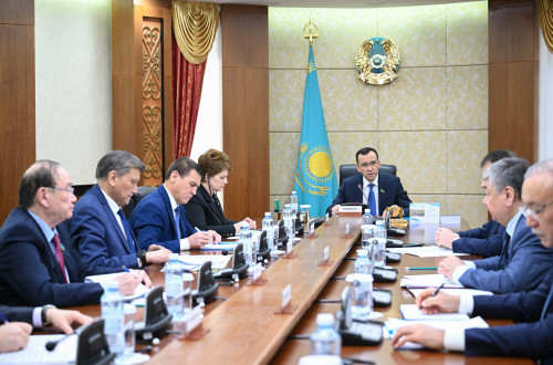 سەناتورلار وڭىرلەردە سۋ تاسقىنىمەن كۇرەستە ءوز ۇلەستەرىن قوسىپ جاتىر - ماۋلەن اشىمباەۆ