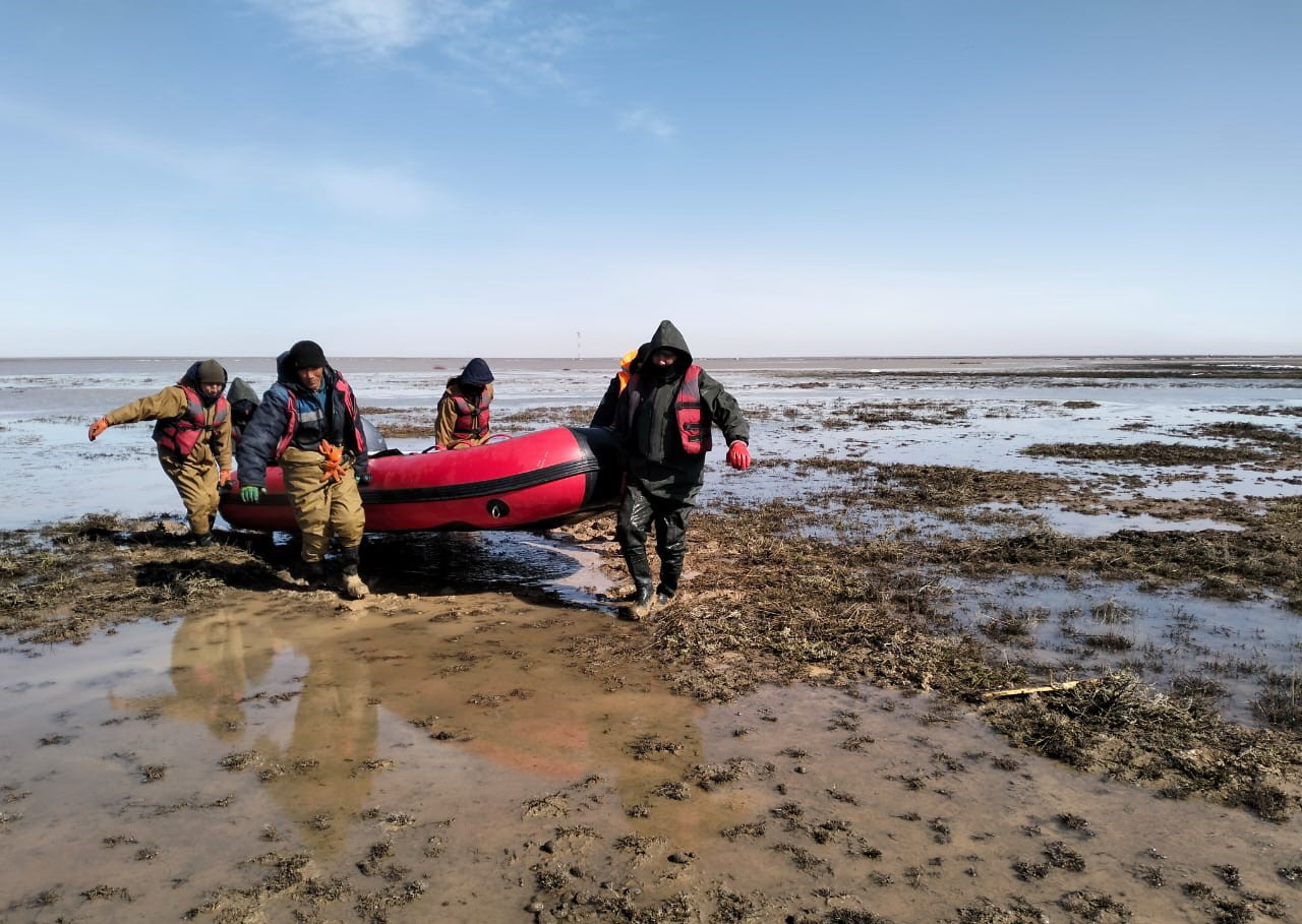 سۋ باسقان وڭىرلەرگە كومەككە اتتاندى