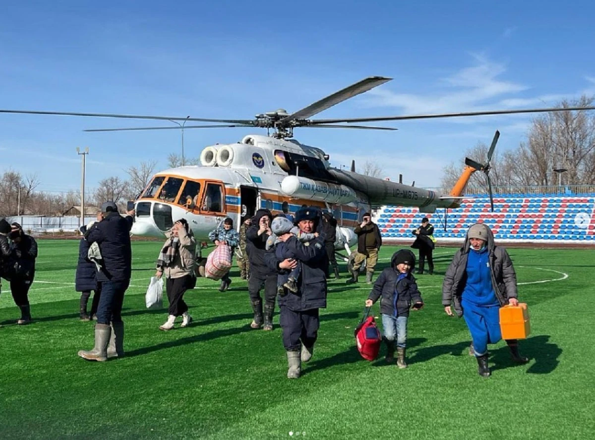 ەلدەگى سۋ تاسقىنى: اۋە كۇشتەرى 1660 ادامدى ەۆاكۋاتسيالادى