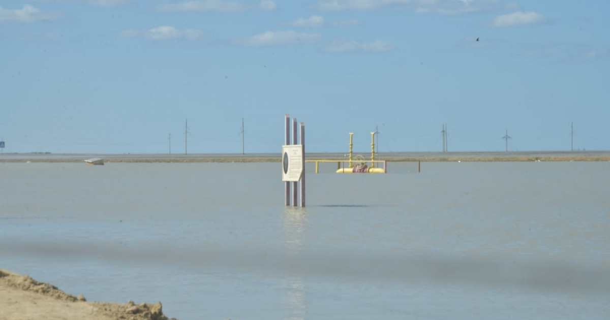 اتىراۋ وبلىسىنىڭ سۋ باسقان اۋدانىنان تۇرعىندار پويىزبەن ەۆاكۋاتسيالانادى