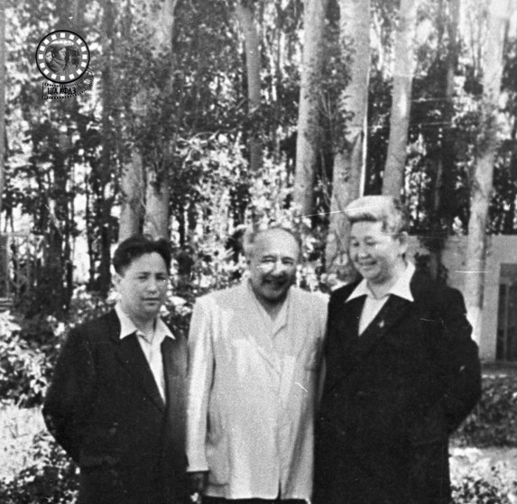 قازاق-قىرعىز ءبىر تۋعان, العا قاراي ۇمتىلعان...