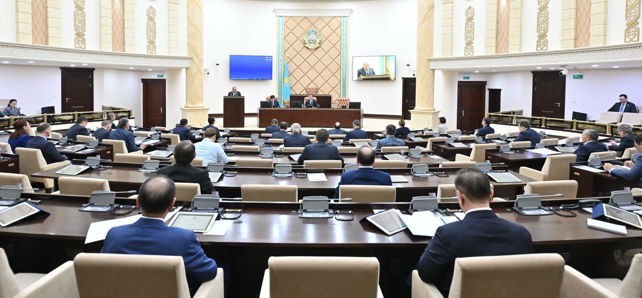 عىلىمي قىزمەتكەرلەردى ىنتالاندىراتىن زاڭ