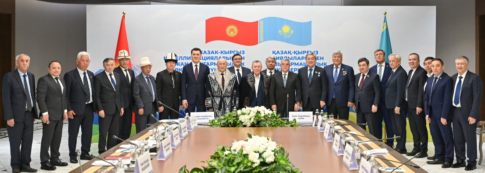 قازاق-قىرعىز زيالىلارىنىڭ القالى جيىنى