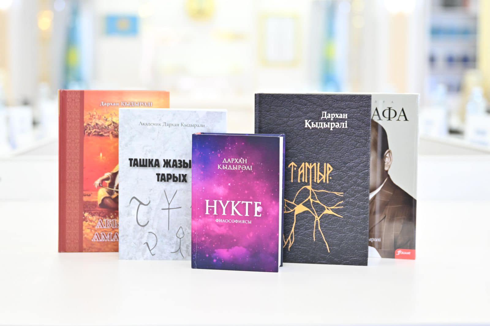 استانادا جاڭا تاريحي كىتاپتاردىڭ تۇساۋكەسەرى ءوتتى